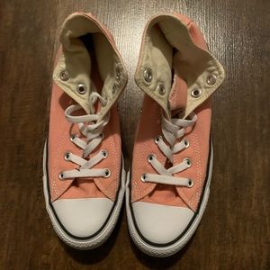 Woman’s converses! New!!